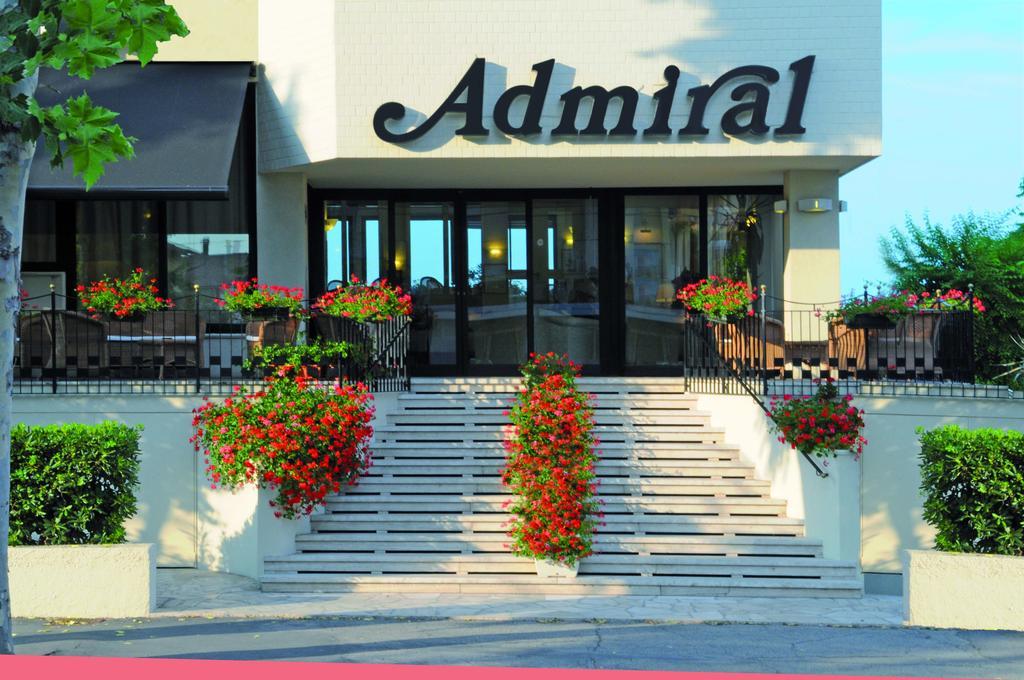 ריצ'יונה Hotel Admiral - On The Beach מראה חיצוני תמונה